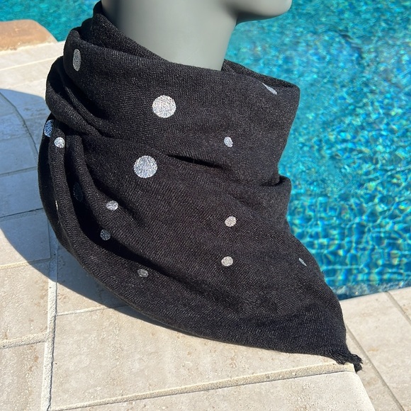 Triangular shaped black scarf with silver polka dots printed fringes - Picture 2 of 12